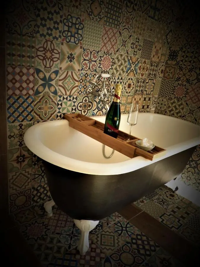 Arche De Lanoe Jacuzzi Bed & Breakfast Labastide-Saint-Pierre 0*,