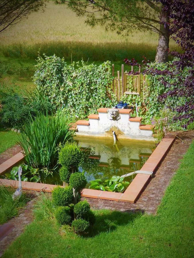 Arche De Lanoe Jacuzzi Bed & Breakfast Labastide-Saint-Pierre 0*,  France