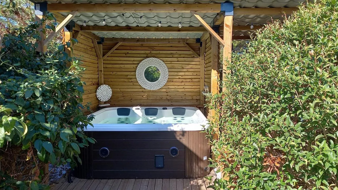Arche De Lanoe Jacuzzi Bed & Breakfast Labastide-Saint-Pierre 0*,